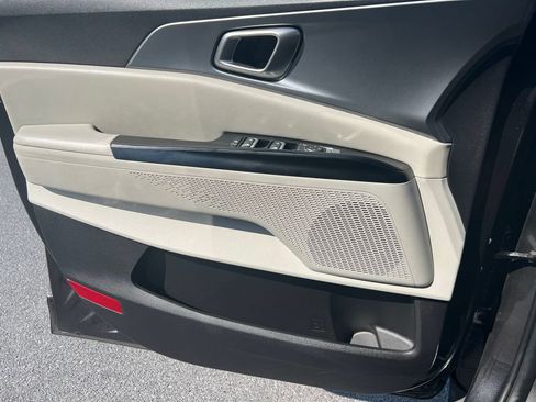 Used 2024 Kia Carnival LX FWD image 22