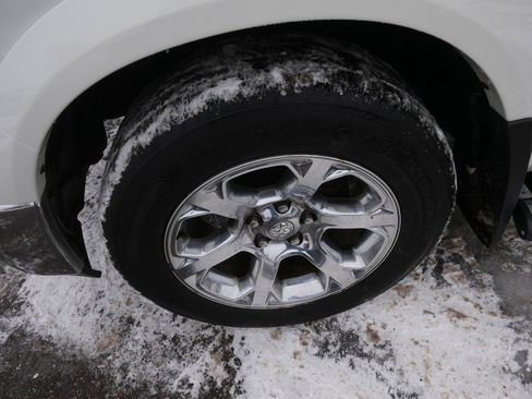 Used 2017 RAM 1500 Laramie w/ Convenience Group image 16