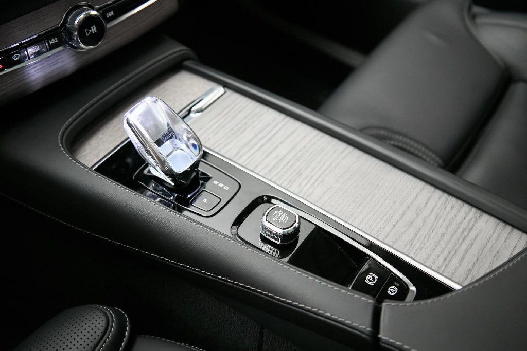 Certified 2024 Volvo XC90 B6 Ultimate AWD/4WD image 17