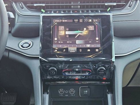 New 2025 Jeep Grand Cherokee Altitude image 13