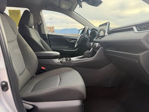 Used 2023 Toyota RAV4 XLE AWD/4WD image 28