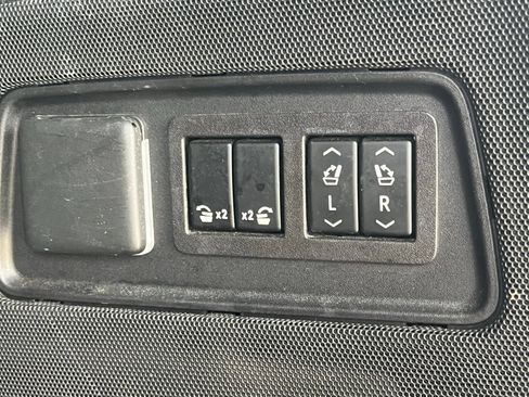 Used 2023 Cadillac Escalade Sport AWD/4WD image 18