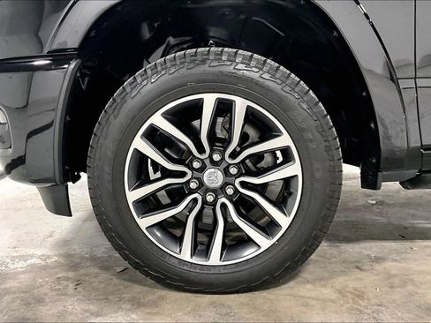 Used 2025 RAM 1500 Limited w/ Off Road Group AWD/4WD image 10