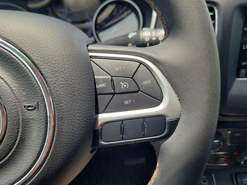 Used 2021 Jeep Compass Latitude FWD image 29
