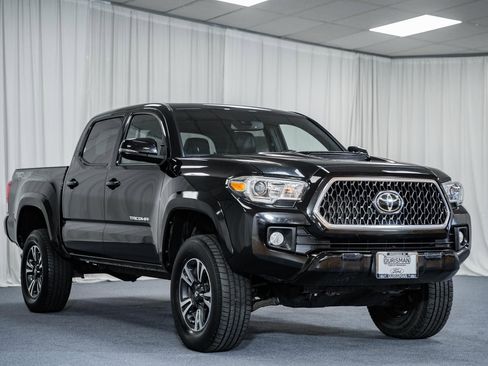 Used 2019 Toyota Tacoma TRD Sport image 1