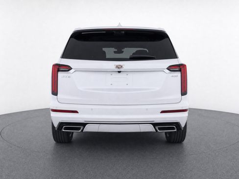 Used 2023 Cadillac XT6 Premium Luxury w/ Technology Package FWD image 7