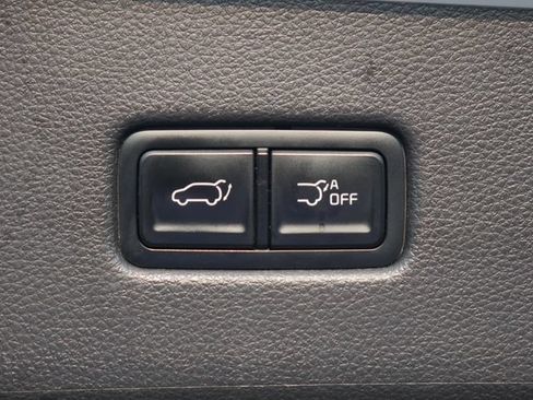 Used 2024 Kia Carnival EX FWD image 18