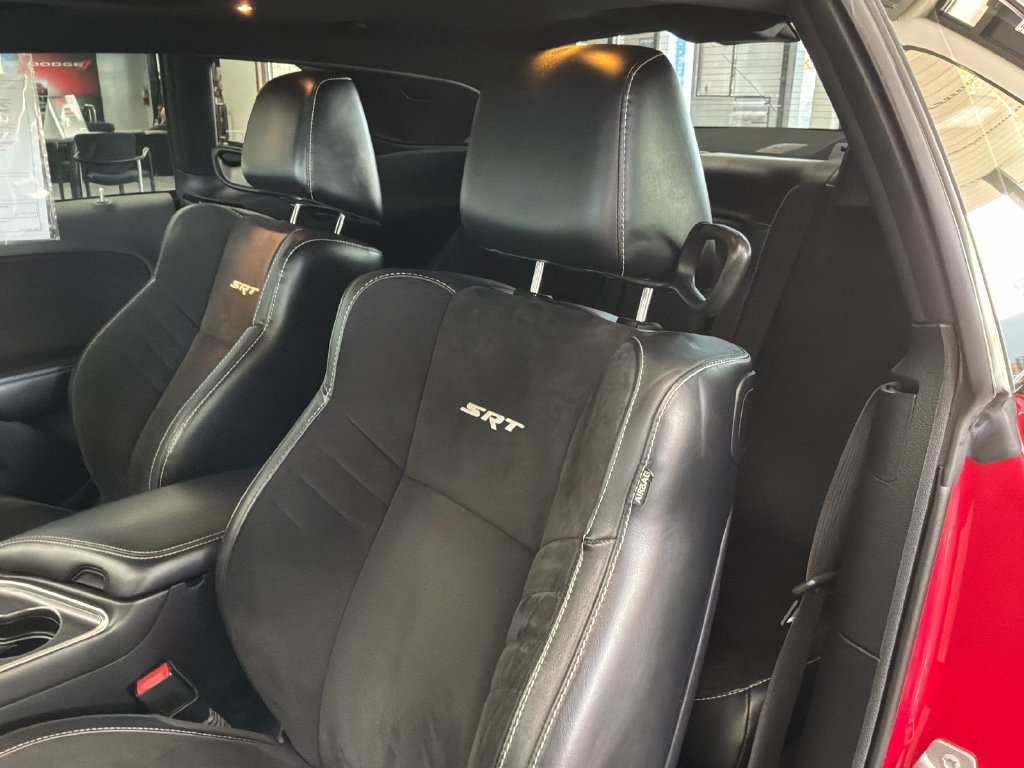 Used 2015 Dodge Challenger SRT RWD image 16