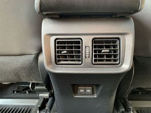 Certified 2023 Toyota Venza LE image 31