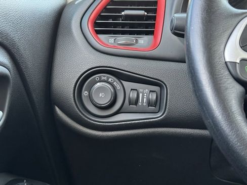 Used 2020 Jeep Renegade Trailhawk w/ Cold Weather Group image 32