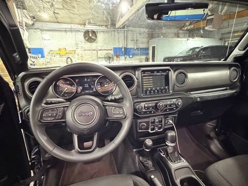 Used 2023 Jeep Wrangler Unlimited w/ Sun & Screen Package AWD/4WD image 6