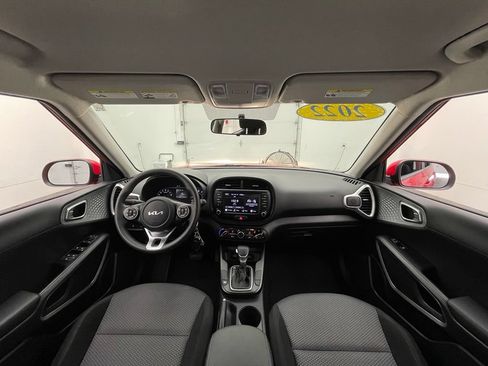 Used 2022 Kia Soul LX FWD image 3