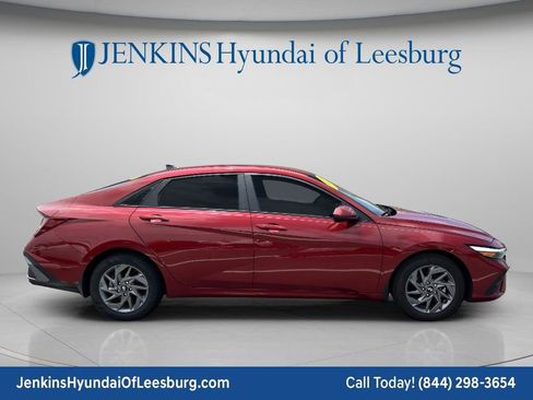 Certified 2024 Hyundai Elantra SEL FWD image 3