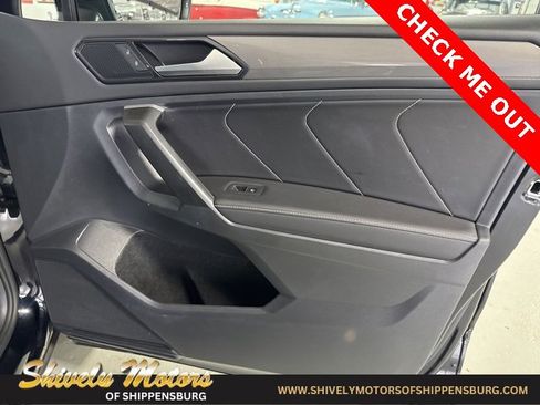 Used 2024 Volkswagen Tiguan SE image 43