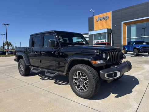 Used 2024 Jeep Gladiator Sport AWD/4WD image 1