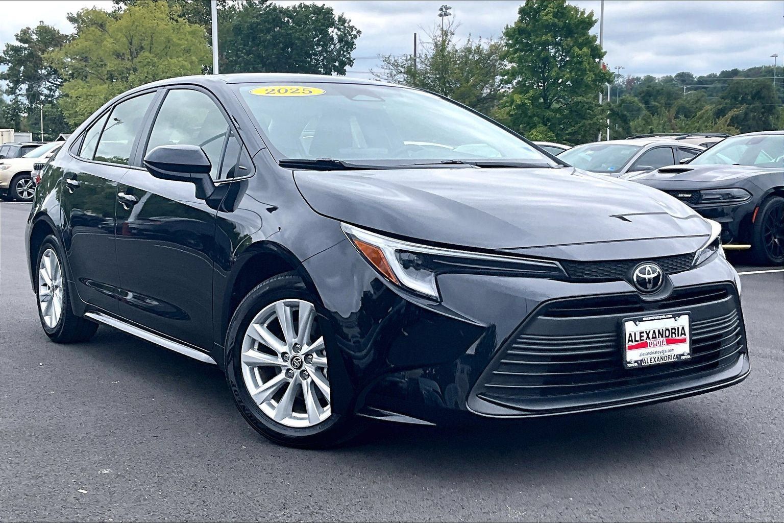 Used 2026 Toyota Corolla LE w/ LE Premium Package FWD image 2