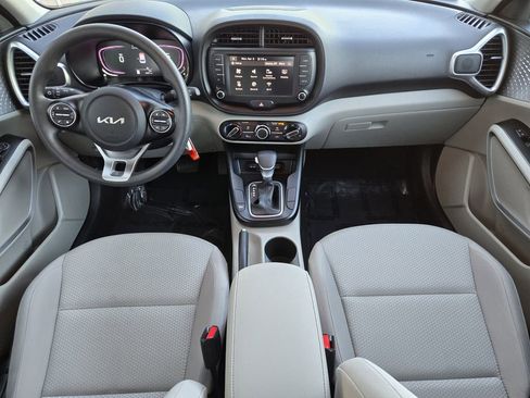 Used 2024 Kia Soul LX FWD image 18