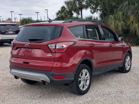 Used 2018 Ford Escape SE w/ SE Sync 3 Package FWD image 5