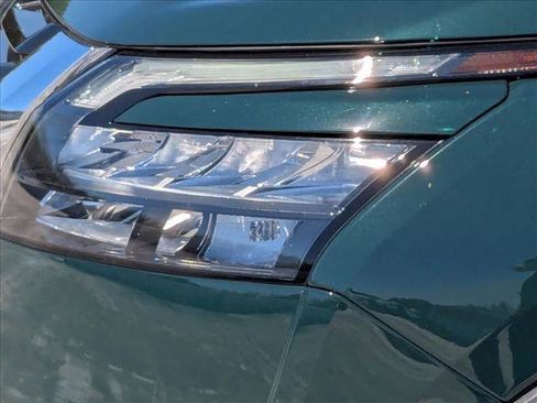 Certified 2025 Nissan Pathfinder Platinum image 8