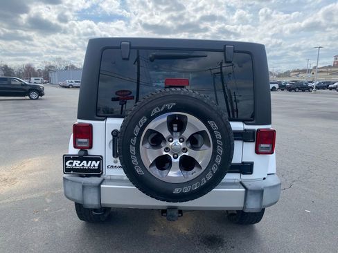 Used 2016 Jeep Wrangler Unlimited Sahara w/ Connectivity Group image 6