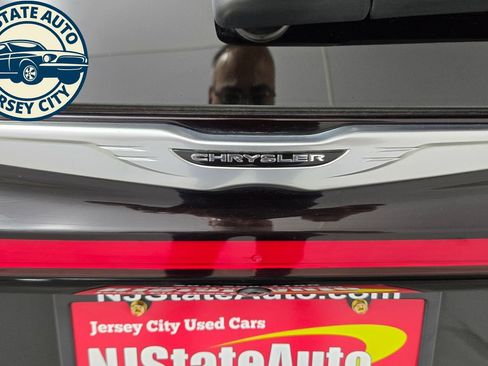 Used 2025 Chrysler Pacifica Select FWD image 34