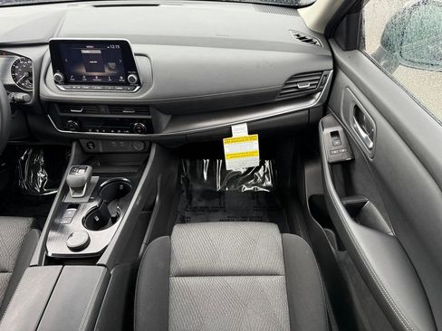 Used 2025 Nissan Rogue SV image 25