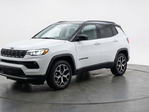 Used 2025 Jeep Compass Limited AWD/4WD image 3