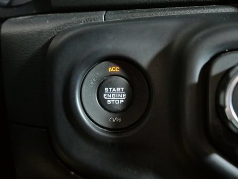Used 2019 Jeep Wrangler Unlimited Sahara w/ Uconnect 4C Nav & Sound Group AWD/4WD image 24