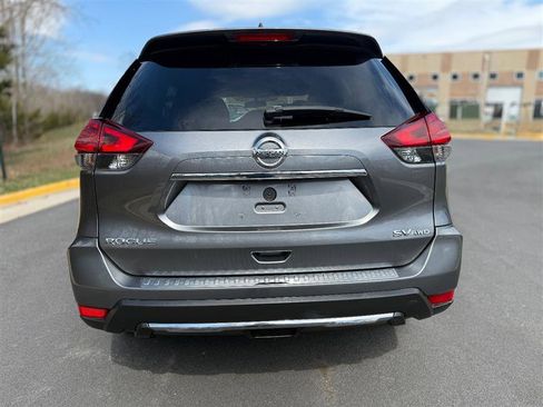 Used 2017 Nissan Rogue SV w/ Midnight Edition image 9