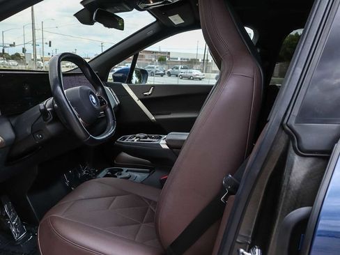Used 2023 BMW iX xDrive50 w/ Sport Package AWD/4WD image 18