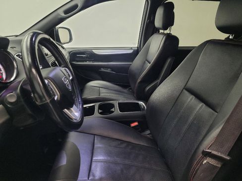 Used 2018 Dodge Grand Caravan GT FWD image 17