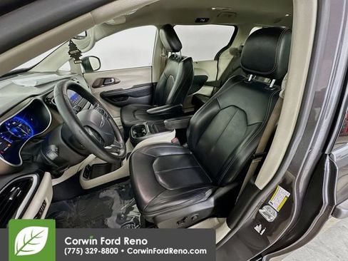 Used 2020 Chrysler Voyager Lxi FWD image 18