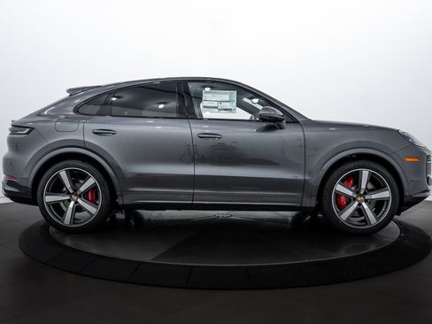 New 2026 Porsche Cayenne S image 8