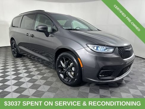 Certified 2023 Chrysler Pacifica Touring-L w/ S Appearance Package AWD/4WD image 3