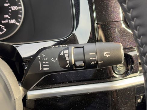 Used 2025 Nissan Pathfinder SV image 16