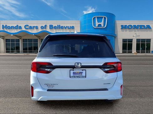 New 2026 Honda Odyssey Touring image 4