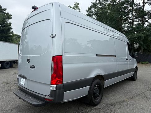 Used 2021 Mercedes-Benz Sprinter 2500 image 10
