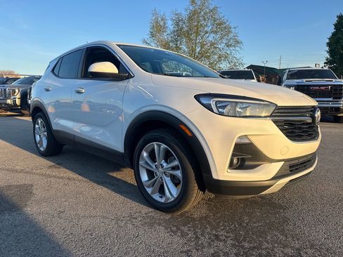Used 2023 Buick Encore GX Preferred w/ Cold Weather Comfort Package FWD image 3