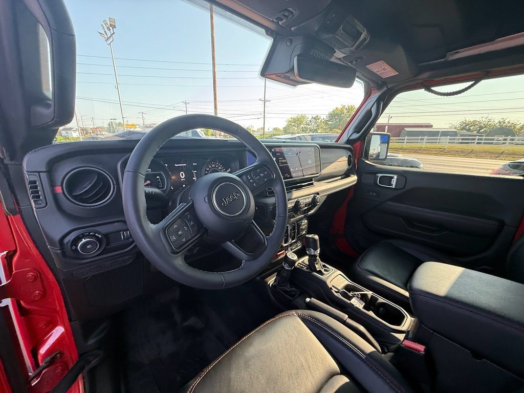 Used 2025 Jeep Wrangler Unlimited Rubicon w/ XTREMEE 35" Tire Package AWD/4WD image 16