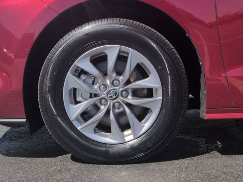 Certified 2026 Toyota Sienna XLE FWD image 11