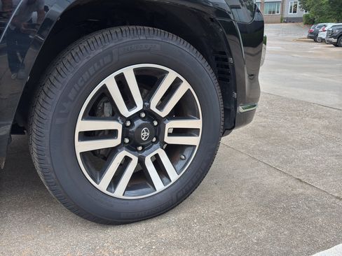Used 2020 Toyota 4Runner Limited AWD/4WD image 10