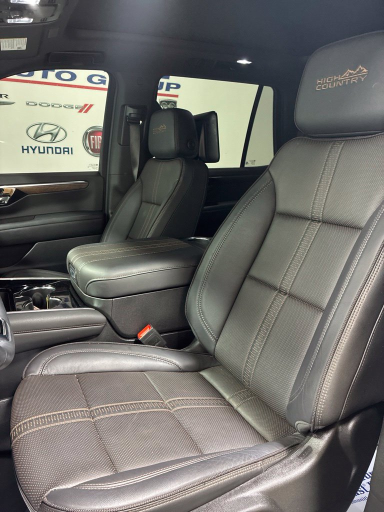 Used 2025 Chevrolet Tahoe High Country AWD/4WD image 9