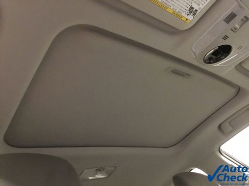 Used 2015 Toyota Prius Three w/ Solar Roof Package image 40