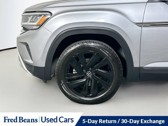 Used 2023 Volkswagen Atlas Cross Sport SE w/ Black Wheel Package AWD/4WD image 37