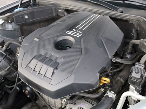 Used 2023 Genesis G70 2.0T image 9