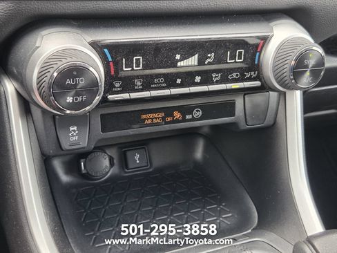 Used 2021 Toyota RAV4 LE AWD/4WD image 19