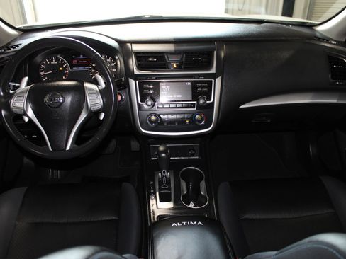 Used 2017 Nissan Altima 2.5 SR w/ Midnight Edition Package FWD image 13