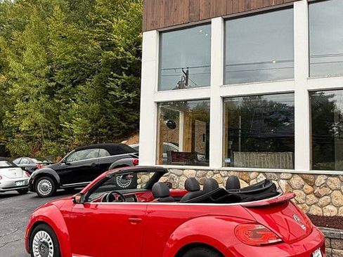 Used 2014 Volkswagen Beetle 1.8T FWD image 32
