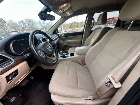 Used 2017 Jeep Grand Cherokee Laredo w/ Quick Order Package 2BE image 10