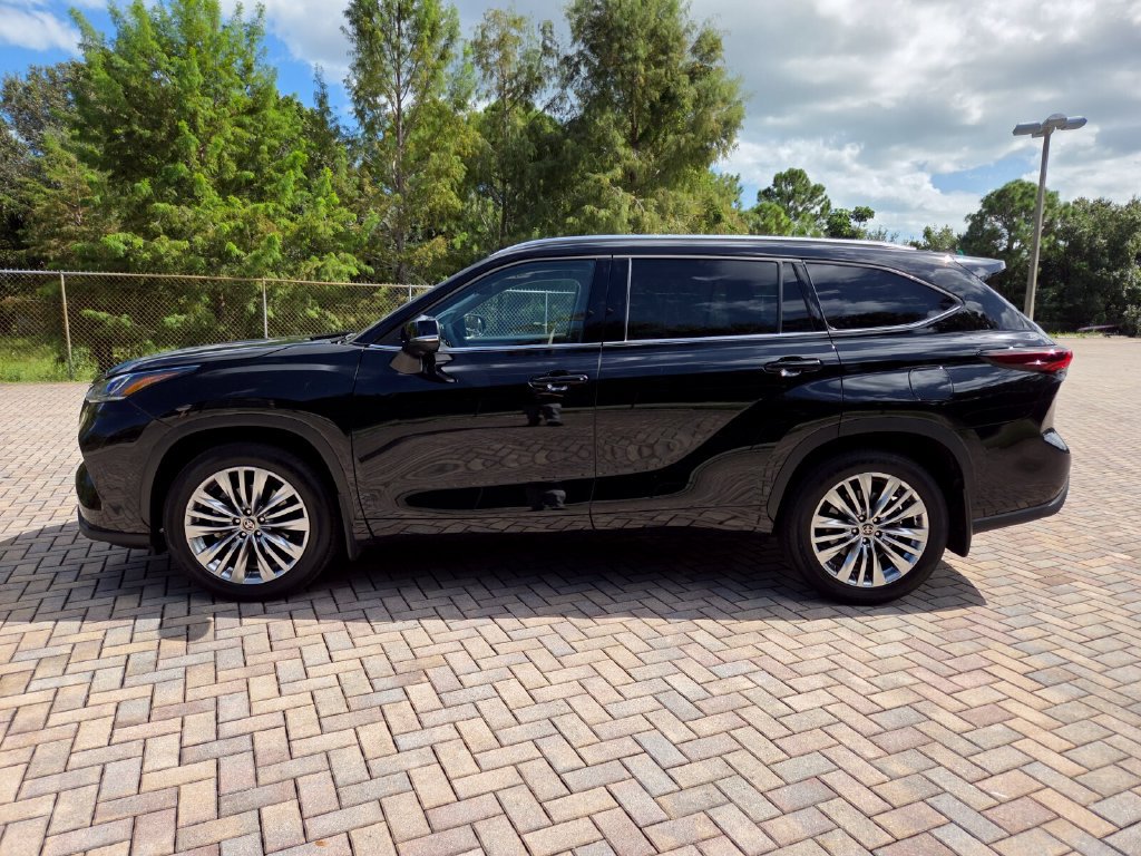 Certified 2026 Toyota Highlander Platinum AWD/4WD image 8